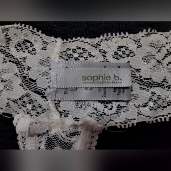 Women's Lace Thong - Picture 3 of 5